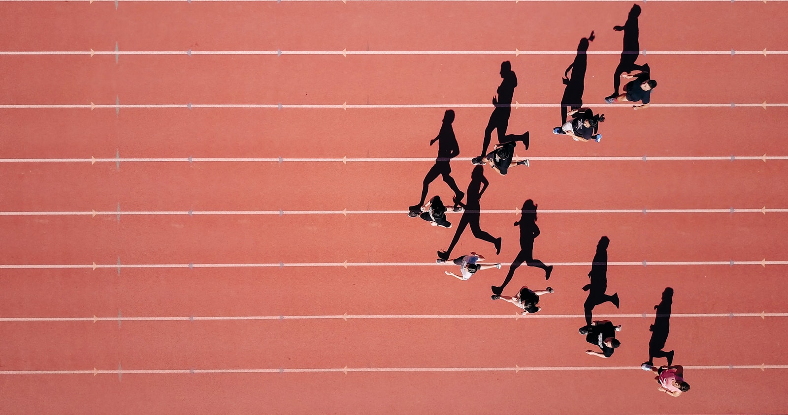Visez un 5 km en seulement 20 minutes ! Suivez notre guide détaillé pour améliorer votre vitesse et votre technique de course. Conseils, plans d'entraînement et stratégies d'experts pour atteindre votre objectif.