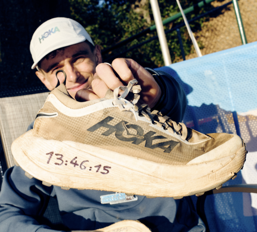 Vincent Bouillard a réalisé cette performance exceptionnelle avec un prototype personnalisé de la HOKA Tecton